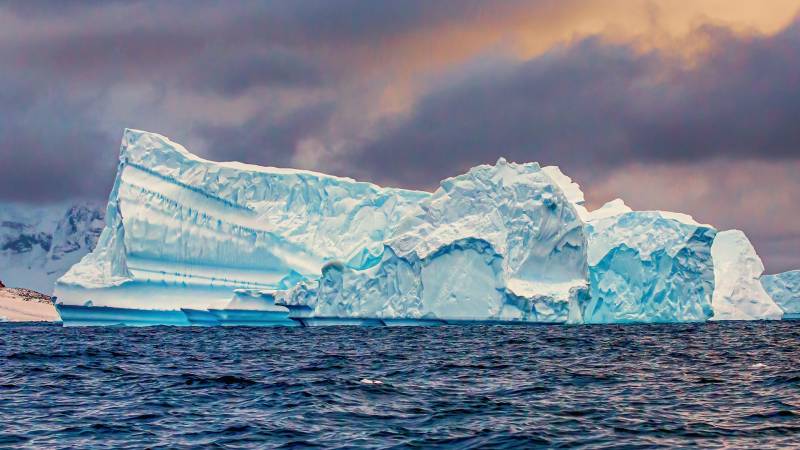 Antarctic Iceberg 15, Cheung  Sinkai , Australia